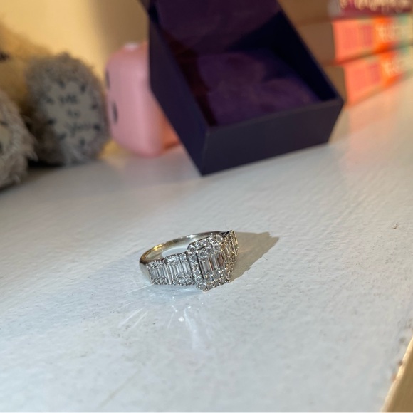 Zales size 8, 14K White Gold Women’s engagement Ring - Picture 7 of 15